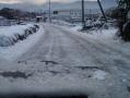 上雪で道路はガチガチ