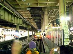 上野駅に停車していた電車と群がる鉄道ファン