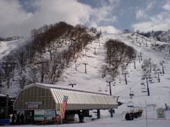 湯沢中里スキー場の第一高速クワッドリフト
