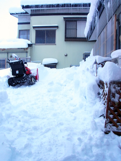秋田県湯沢市　雪下ろし