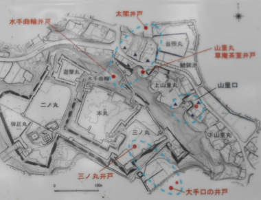 名護屋城時代の井戸跡（赤丸印）
