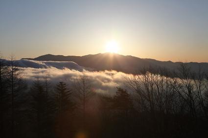 金峰山から日が昇る