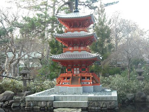 2010022角田山妙光寺三重の塔