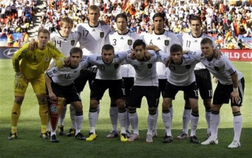 ドイツ代表2010ホームユニフォーム集合写真vsセルビアWC