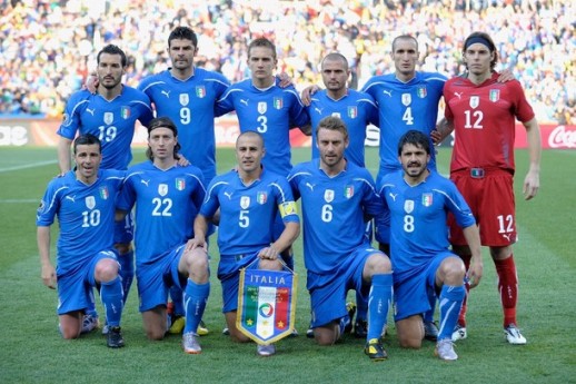 イタリア代表集合写真vsスロバキア代表WC