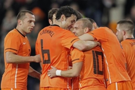 オランダ代表、全身オレンジの2010ホームキットでオーストリアに快勝 