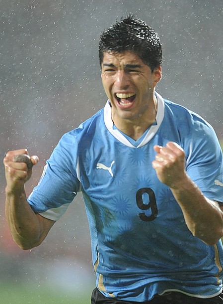 Uruguay-South-Korea-World-Cup-Round16-20100626-Suarez-04.jpg