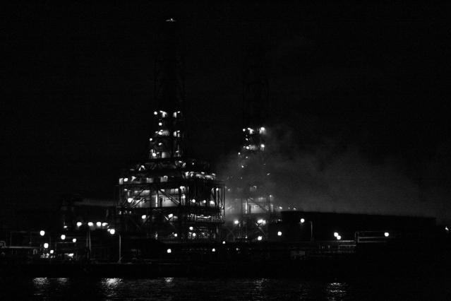 夜の東京湾の工場6788