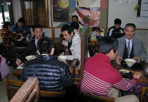同級生の経営する食堂「孫佐ｴ門」