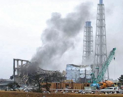 20120311-fukushima-nuke-no3-no4.jpg