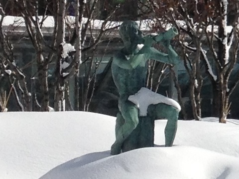 札幌駅前裸像
