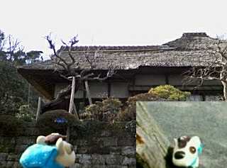 わらぶき屋根のこの家は、陶芸教室です。