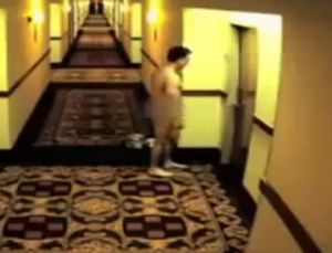 クッソワロタｗｗｗ裸のままうっかりホテルの部屋から出て入れなくなった男の行動ｗｗｗｗｗｗｗ