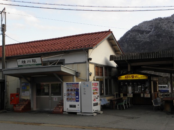 横川駅と峠の釜めし売店